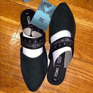 BRAND NEW women’s Toms slip on shoe